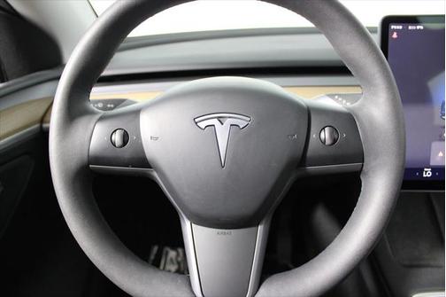 2023 Tesla Model Y Base