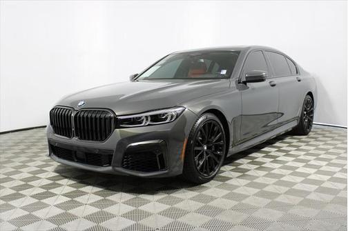 2022 BMW 740 i