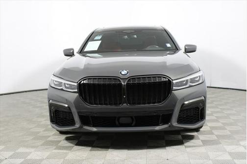 2022 BMW 740 i