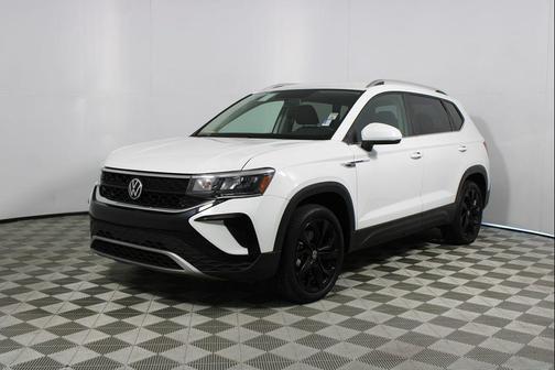 Pure White 2022 Volkswagen Taos SE