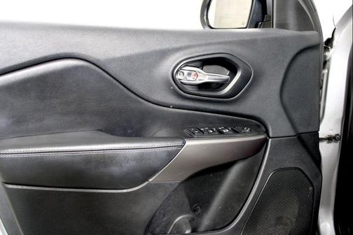 Billet Silver Metallic Clearcoat 2019 Jeep Cherokee Latitude Plus