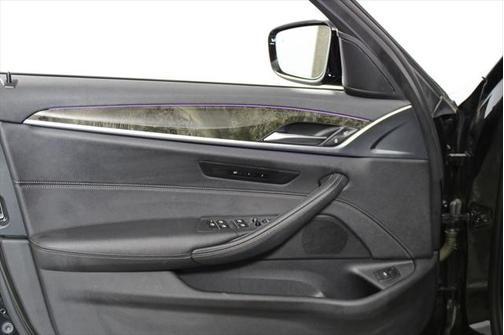 2022 BMW 530 i