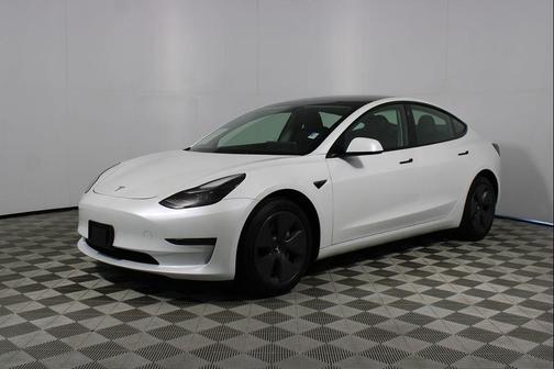 Pearl White Multi-Coat 2023 Tesla Model 3 Standard Range