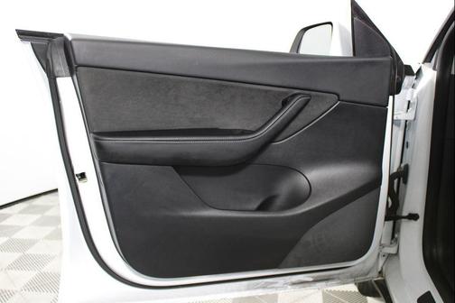 Pearl White Multi-Coat 2022 Tesla Model Y Long Range Dual Motor All-Wheel Drive