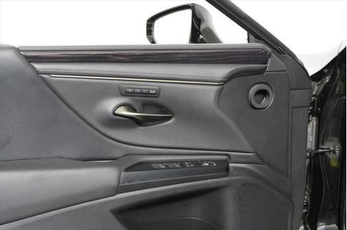 2020 Lexus ES 300h Base