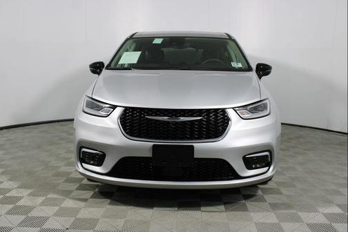 Silver Mist Clearcoat 2024 Chrysler Pacifica Touring L