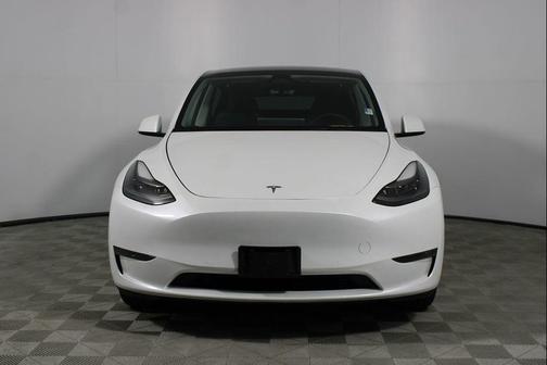 Pearl White Multi-Coat 2022 Tesla Model Y Long Range Dual Motor All-Wheel Drive