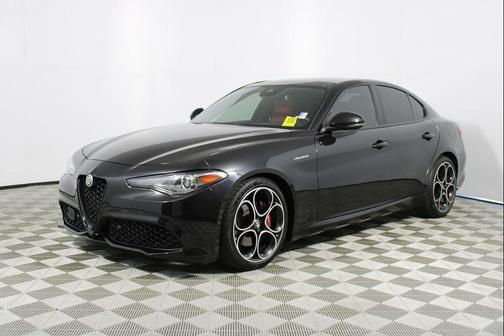 Vulcano Black Metallic 2023 Alfa Romeo Giulia Veloce RWD