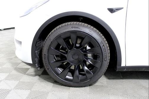 2022 Tesla Model Y Long Range Dual Motor All-Wheel Drive