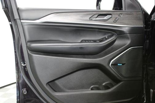 2022 Jeep Grand Cherokee 4xe Overland