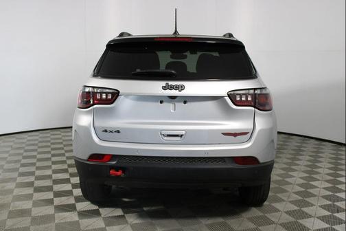 Silver Zynith Metallic Clearcoat 2025 Jeep Compass Trailhawk