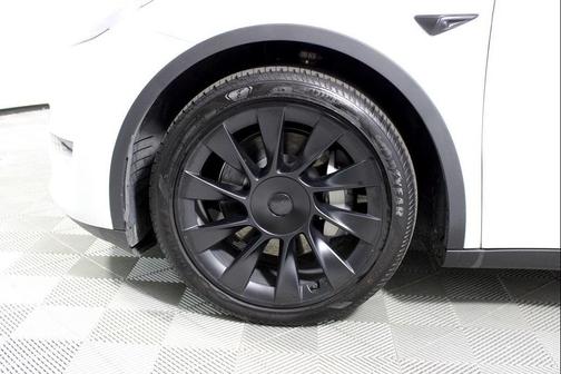 2022 Tesla Model Y Long Range Dual Motor All-Wheel Drive