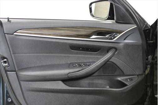 2022 BMW 530 i