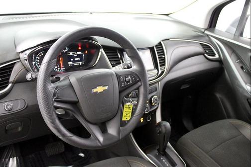 Silver Ice Metallic 2018 Chevrolet Trax LS