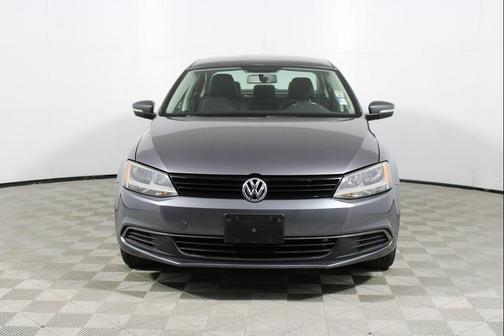 Platinum Gray Metallic 2011 Volkswagen Jetta SE
