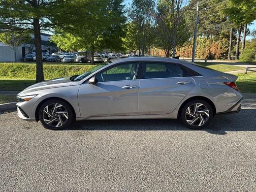 2025 Hyundai ELANTRA Limited