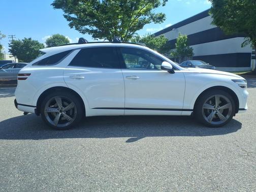 Uyuni White 2025 Genesis GV70 3.5T AWD Sport