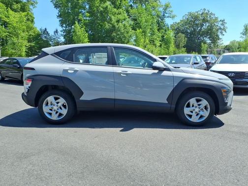 Cyber Gray Metallic 2026 Hyundai KONA SE