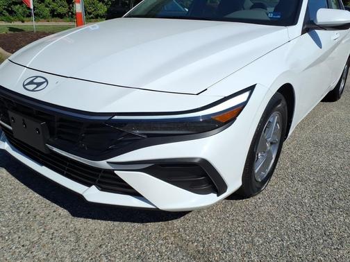 Serenity White Pearl 2026 Hyundai ELANTRA SE
