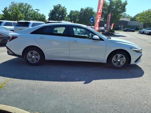 Serenity White Pearl 2026 Hyundai ELANTRA SE