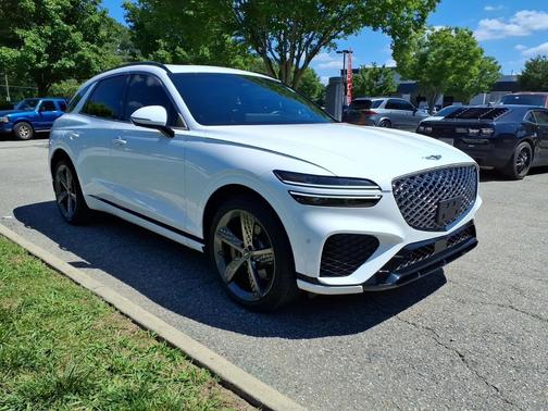 Alta White 2023 Genesis GV70 2.5T AWD