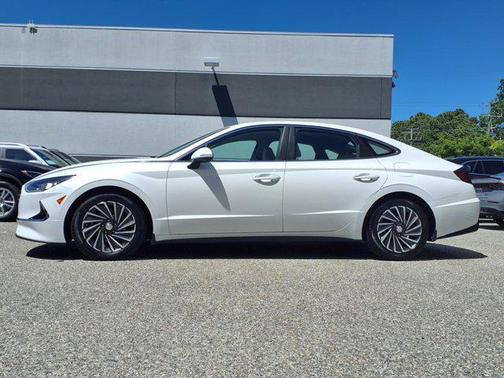 2022 Hyundai SONATA Hybrid SE
