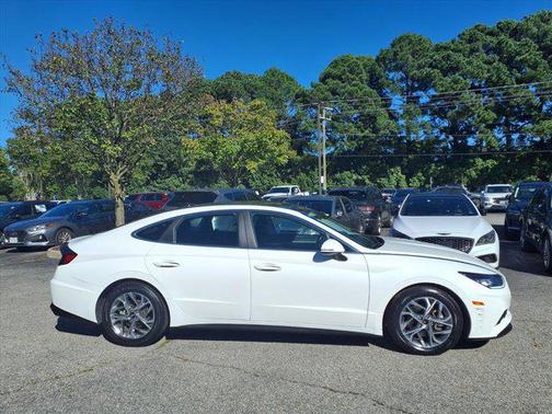 2022 Hyundai SONATA SEL