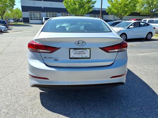 2018 Hyundai ELANTRA SE