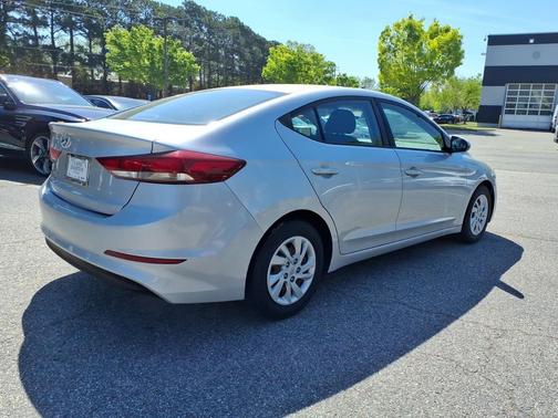 2018 Hyundai ELANTRA SE