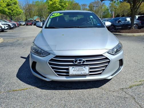 2018 Hyundai ELANTRA SE