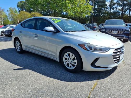 2018 Hyundai ELANTRA SE