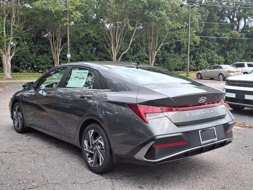 2025 Hyundai ELANTRA SEL