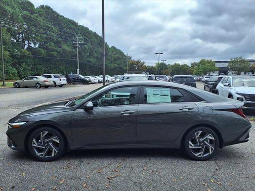 2025 Hyundai ELANTRA SEL