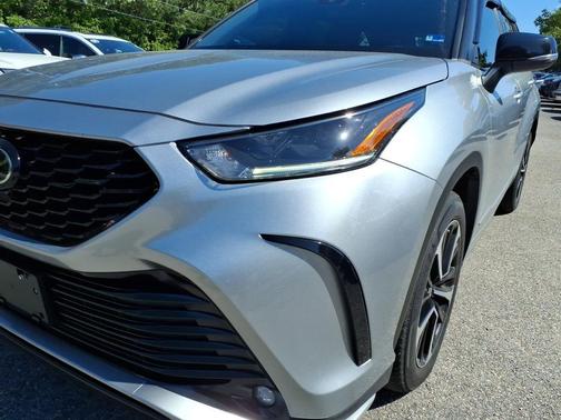 Celestial Silver Metallic 2021 Toyota Highlander XSE