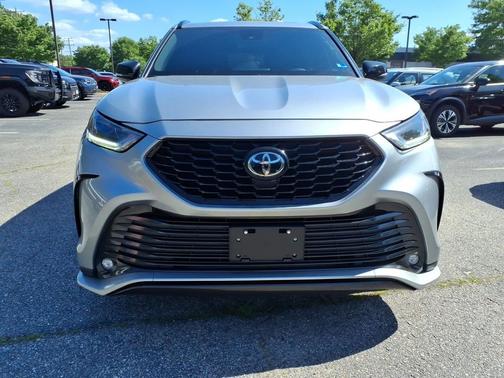 Celestial Silver Metallic 2021 Toyota Highlander XSE