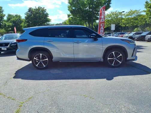 Celestial Silver Metallic 2021 Toyota Highlander XSE