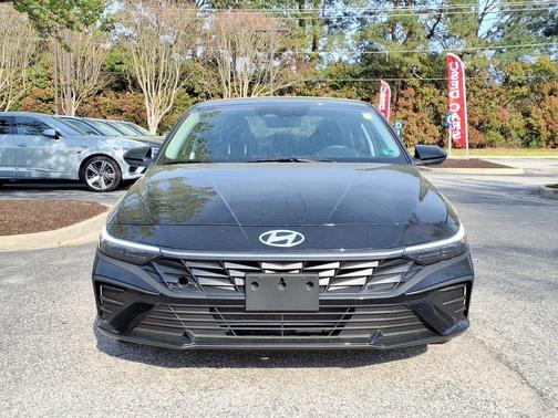 Abyss Black 2026 Hyundai ELANTRA SE