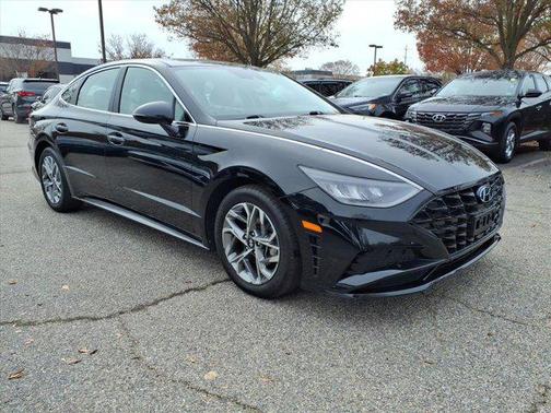 2022 Hyundai SONATA SEL