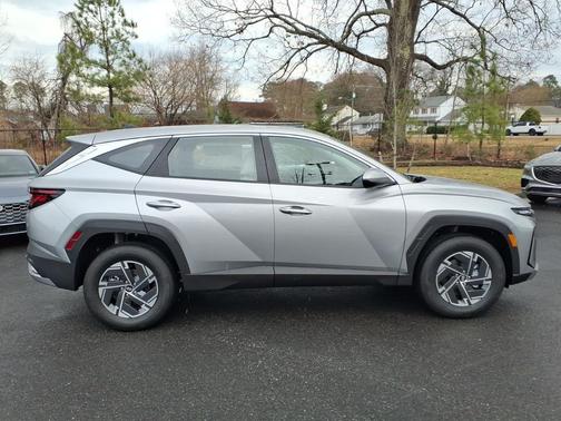 Shimmering Silver 2026 Hyundai TUCSON Hybrid Blue SE