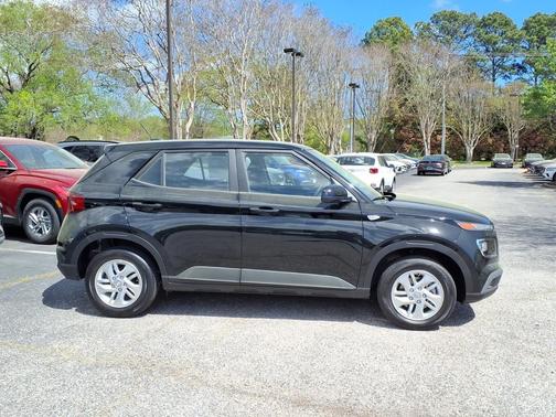 Onyx Black 2026 Hyundai VENUE SE