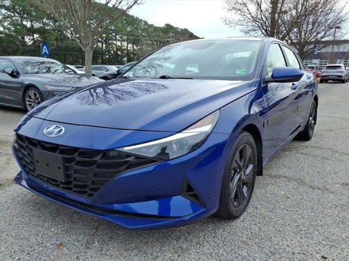 2022 Hyundai ELANTRA SEL