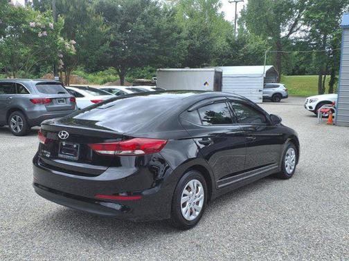 2018 Hyundai ELANTRA SE