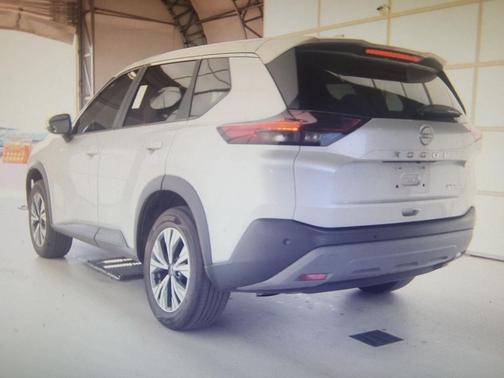 Brilliant Silver Metallic 2023 Nissan Rogue SV