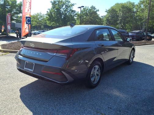 Amazon Gray 2026 Hyundai ELANTRA SE