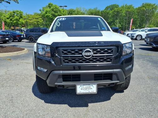 Glacier White 2024 Nissan Frontier SV