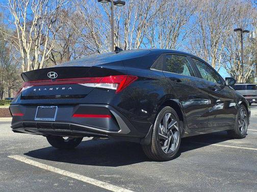 2025 Hyundai ELANTRA SEL