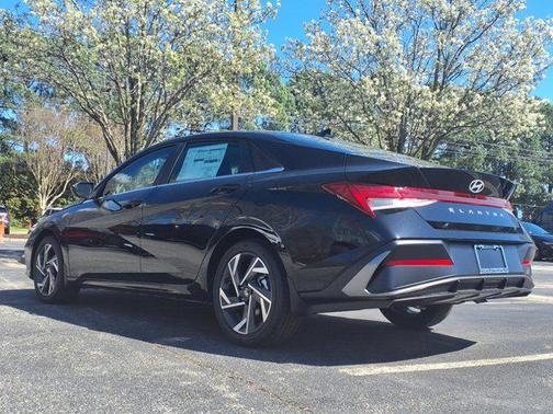 2025 Hyundai ELANTRA SEL