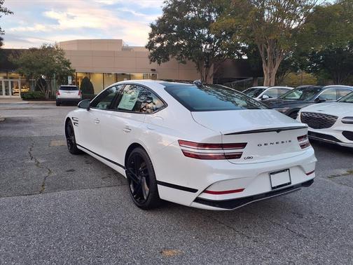 Uyuni White 2026 Genesis GV70 3.5T Sport Prestige