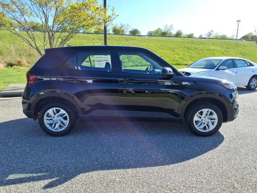 Onyx Black 2026 Hyundai VENUE SE
