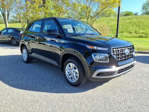 Onyx Black 2026 Hyundai VENUE SE